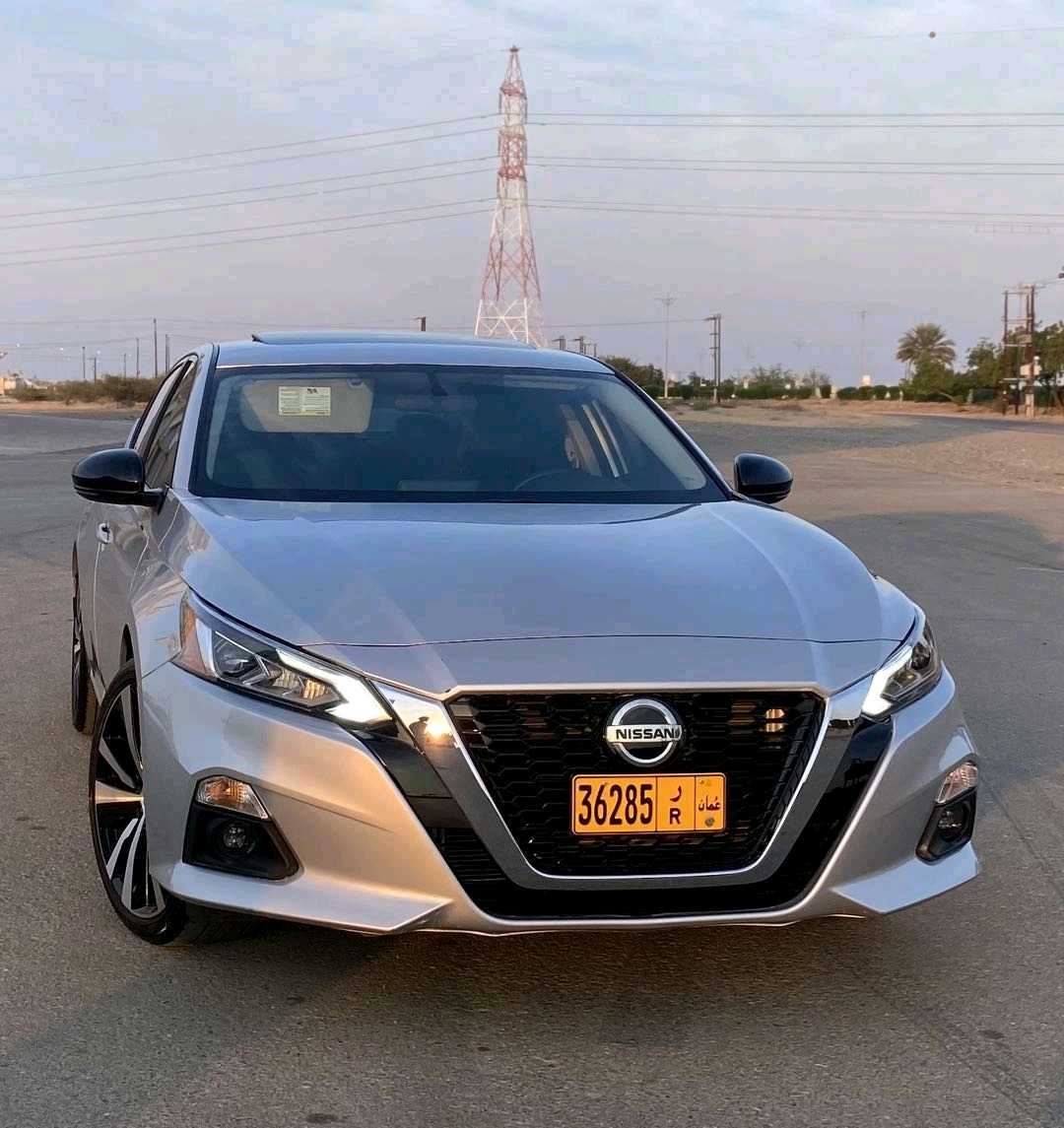 Car Image 2019 NISSAN ALTIMA SR