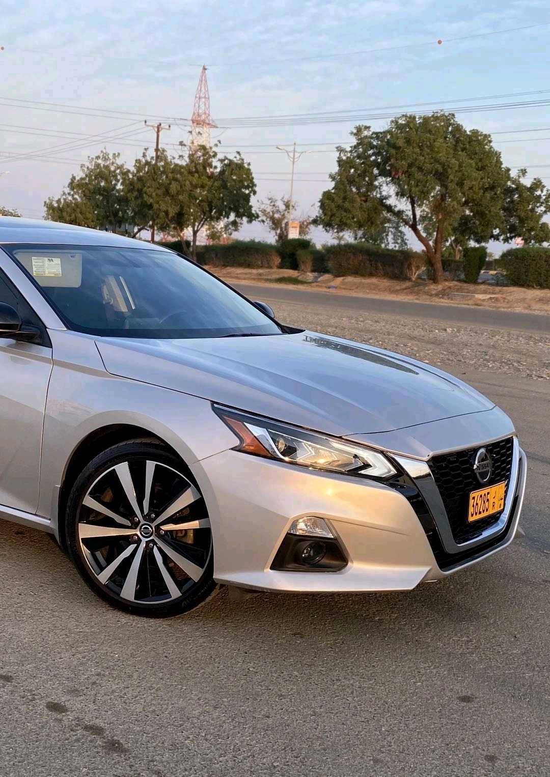 Car Image 2019 NISSAN ALTIMA SR