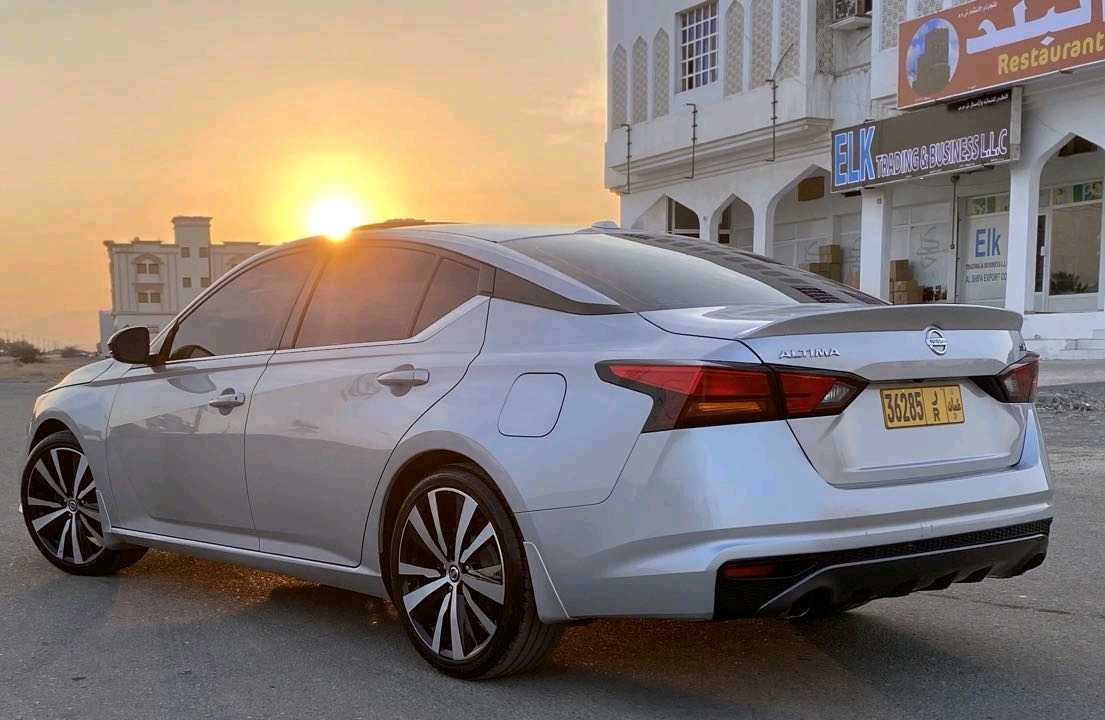 Car Image 2019 NISSAN ALTIMA SR