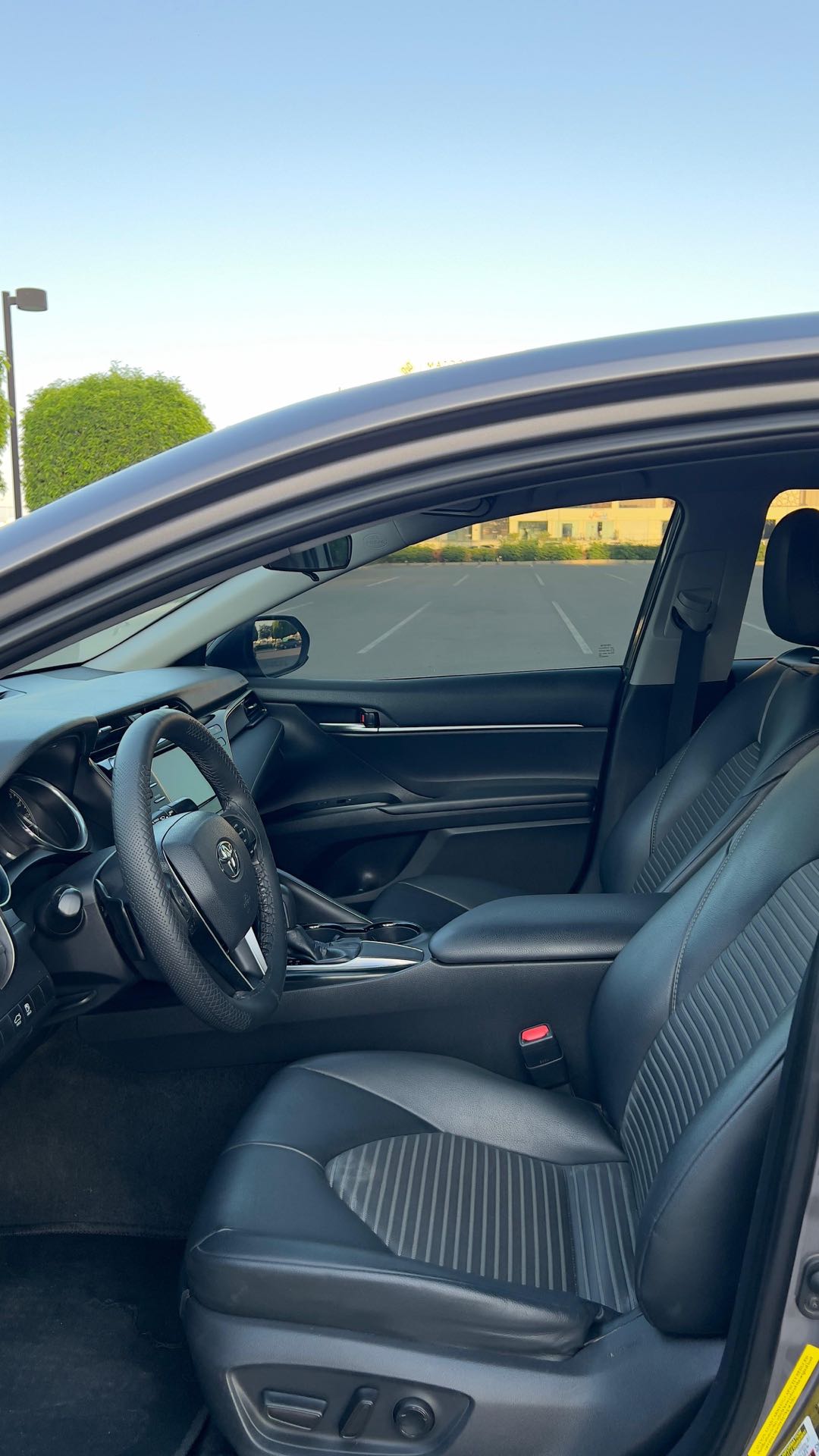 Car Image 2019 TOYOTA CAMRY SE