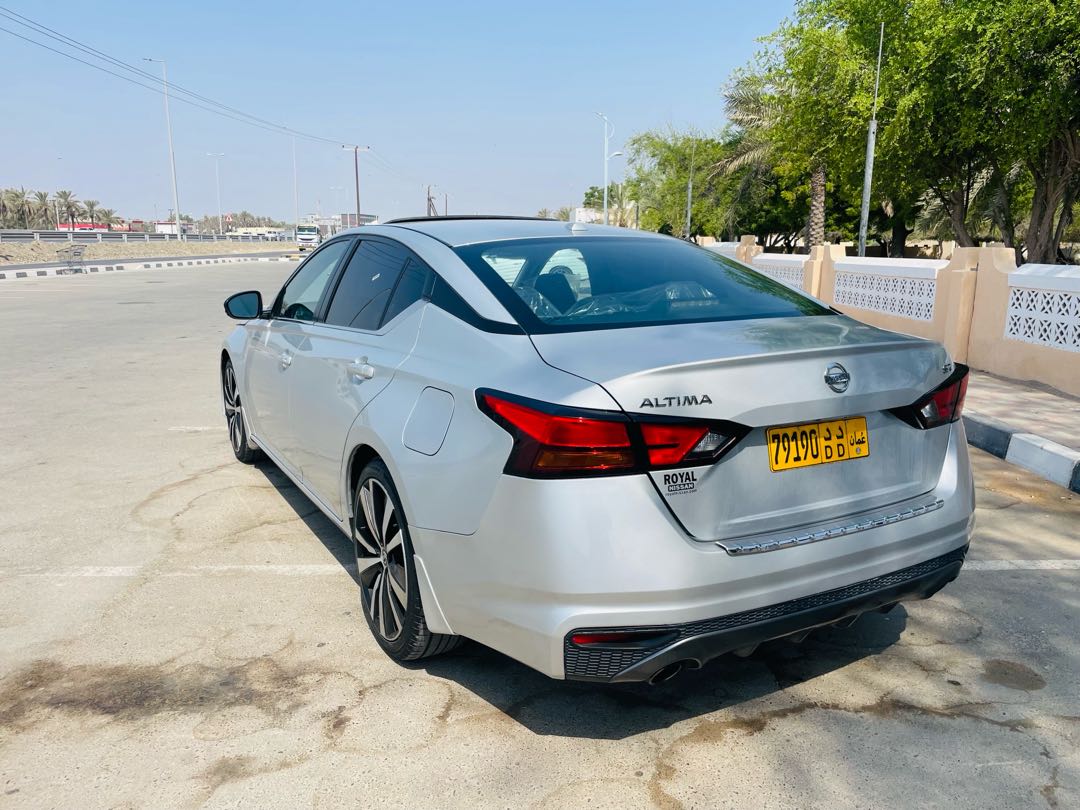 Car Image 2019 NISSAN ALTIMA SR