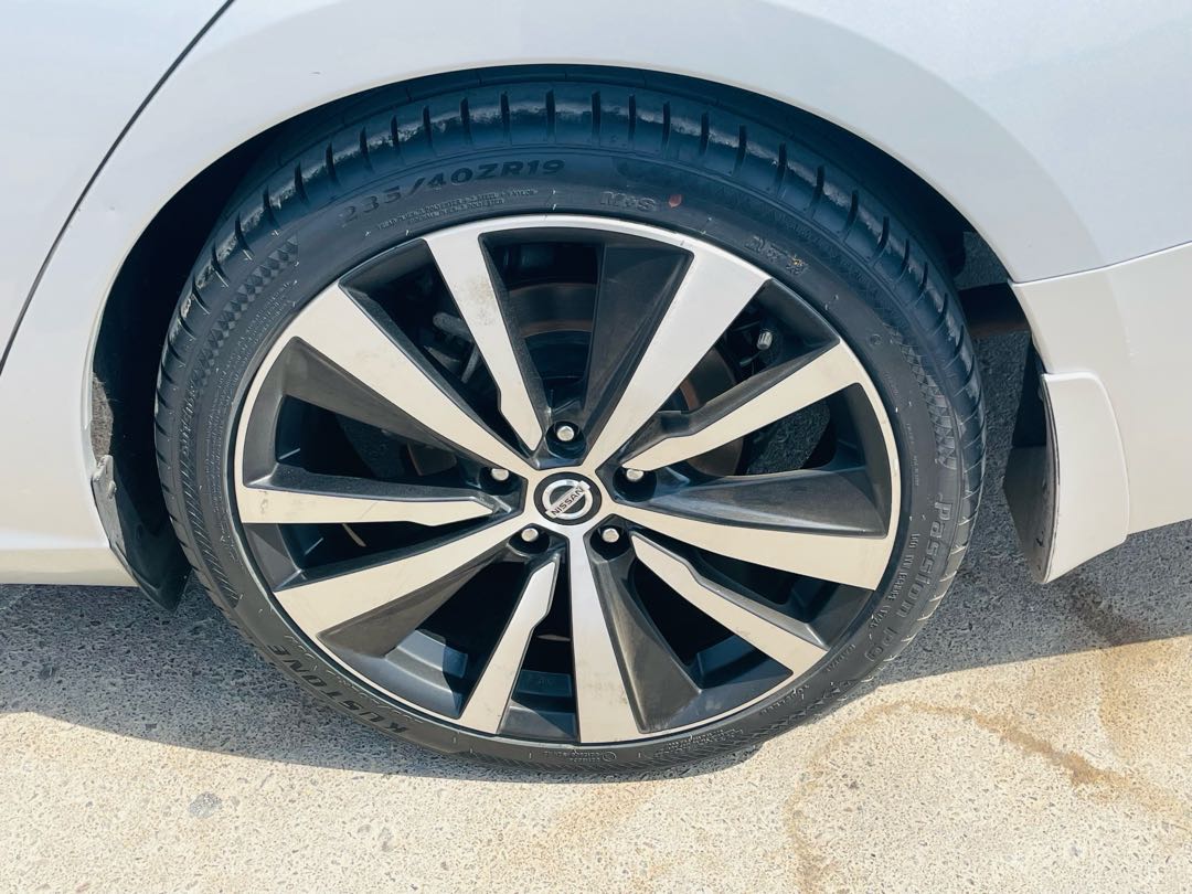 Car Image 2019 NISSAN ALTIMA SR