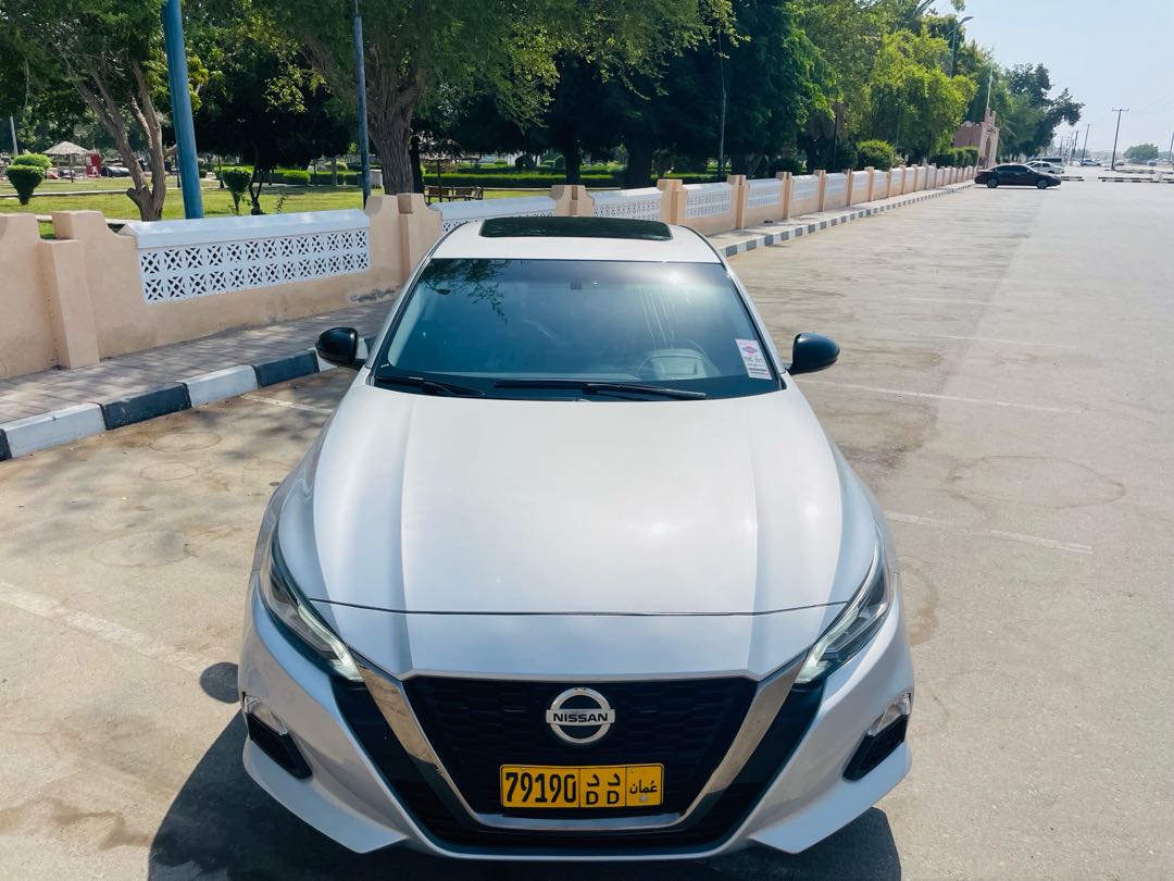 Car Image 2019 NISSAN ALTIMA SR