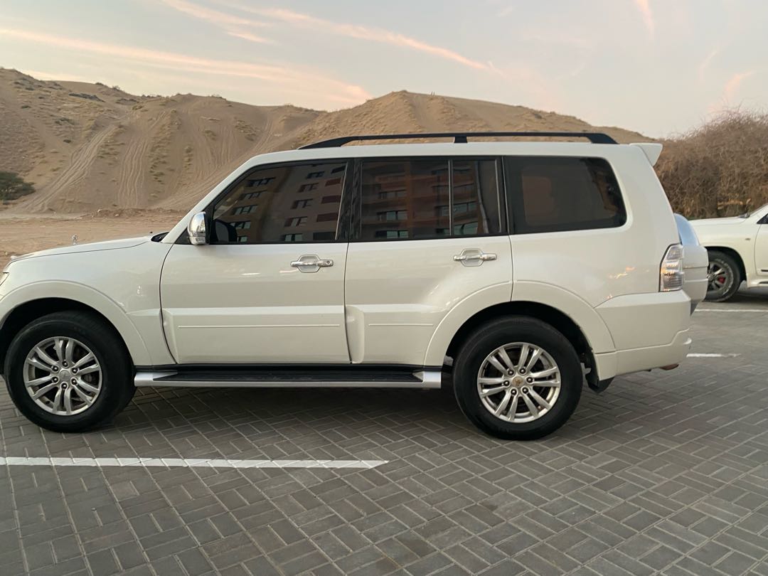 MITSUBISHI PAJERO 2017