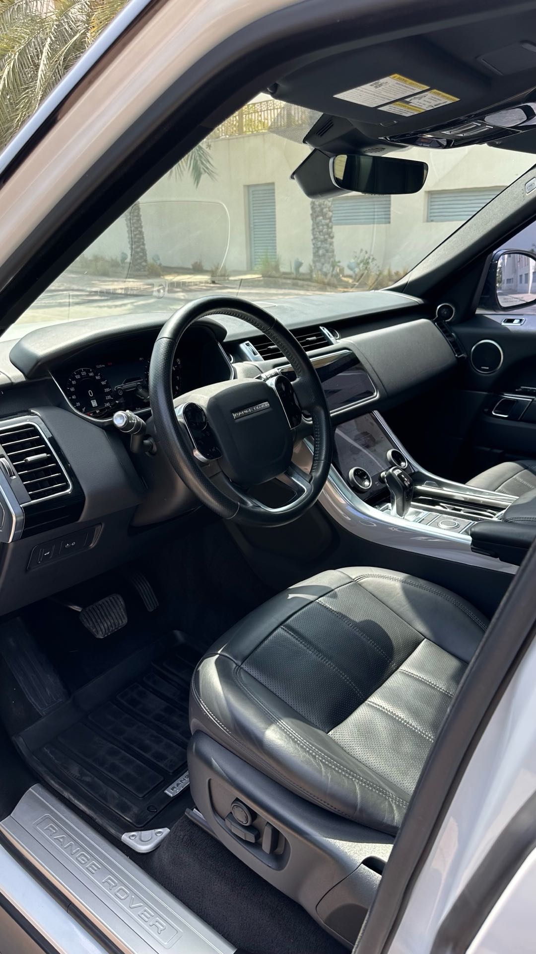 Car Image 2020 LAND ROVER SPORT HSE