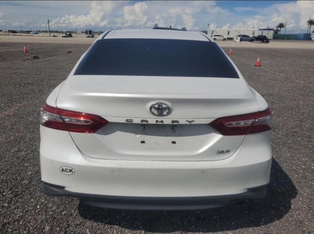 Car Image 2018 TOYOTA CAMRY