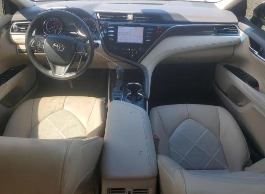 Car Image 2018 TOYOTA CAMRY