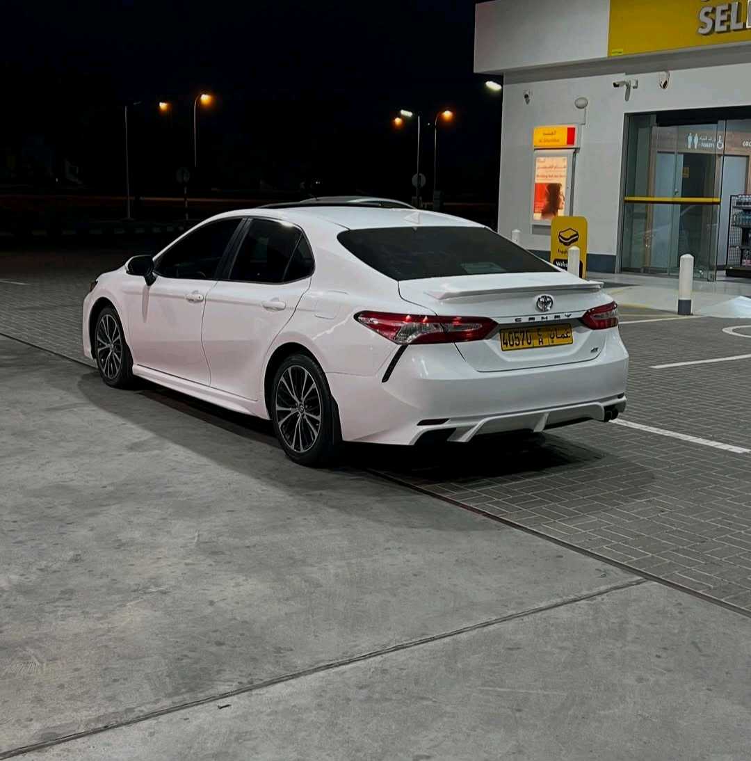 Car Image 2019 TOYOTA CAMRY SE