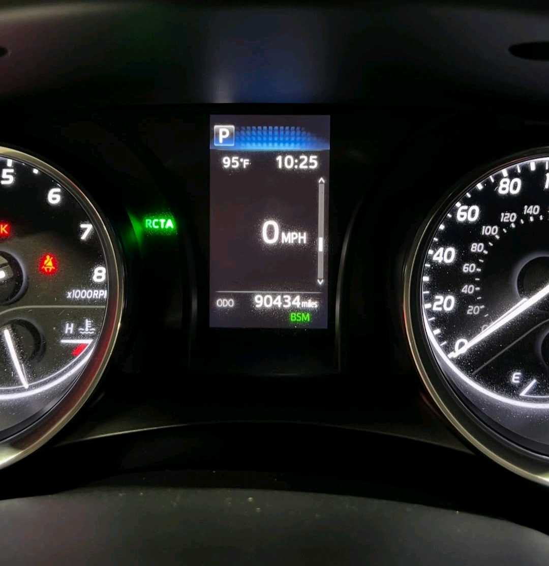 Car Image 2019 TOYOTA CAMRY SE