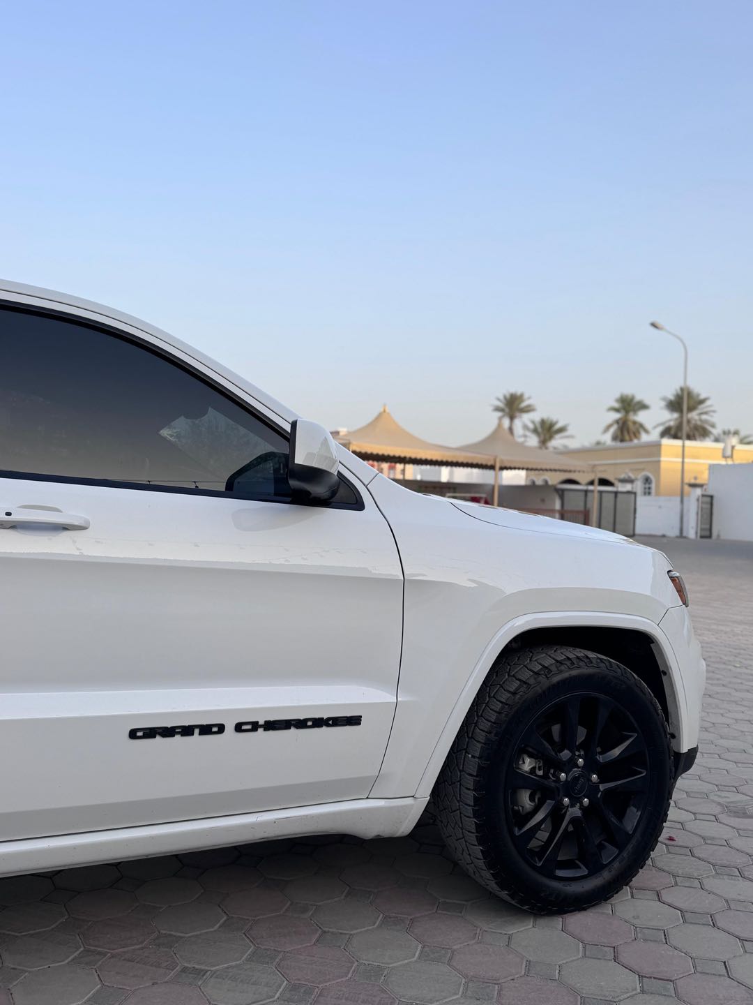 Car Image 2019 JEEP GRAND CHEROKEE 