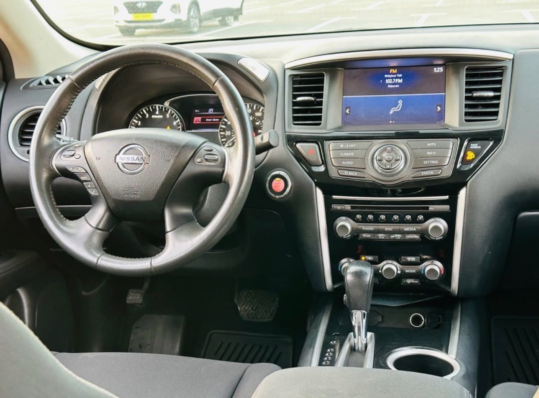 Car Image 2019 NISSAN PATHFINDER SV