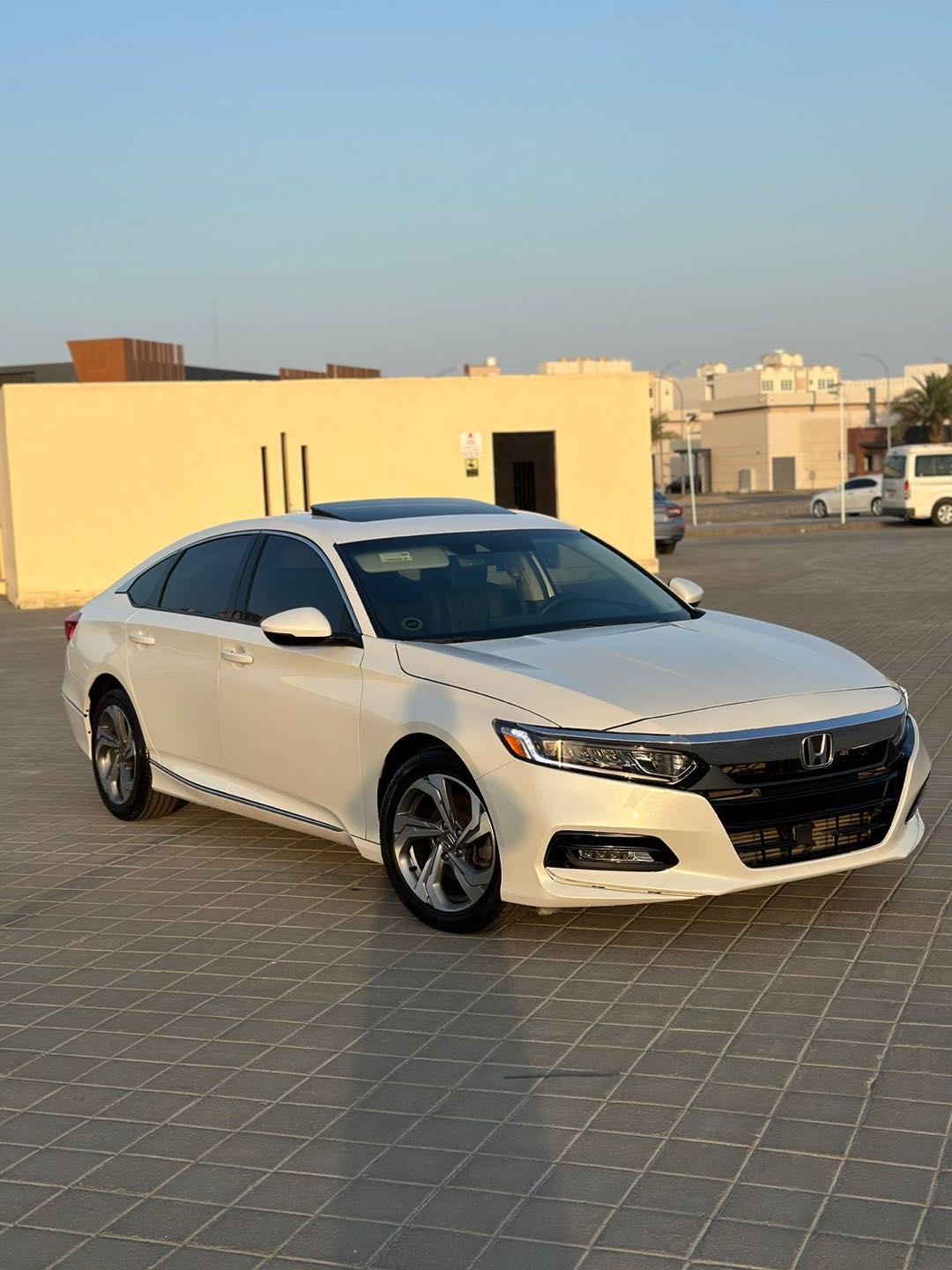 Car Image 2018 HONDA ACCORD EXL