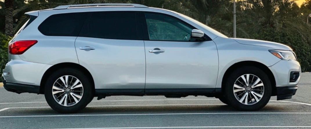 Car Image 2019 NISSAN PATHFINDER SV
