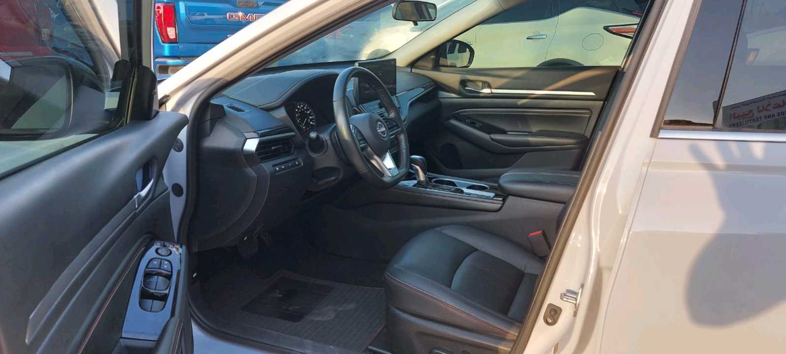 Car Image 2023 NISSAN ALTIMA SR