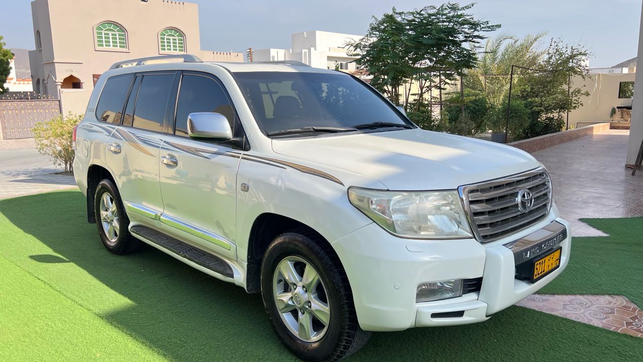 Car Image 2011 TOYOTA LAND CRUISER VX.R