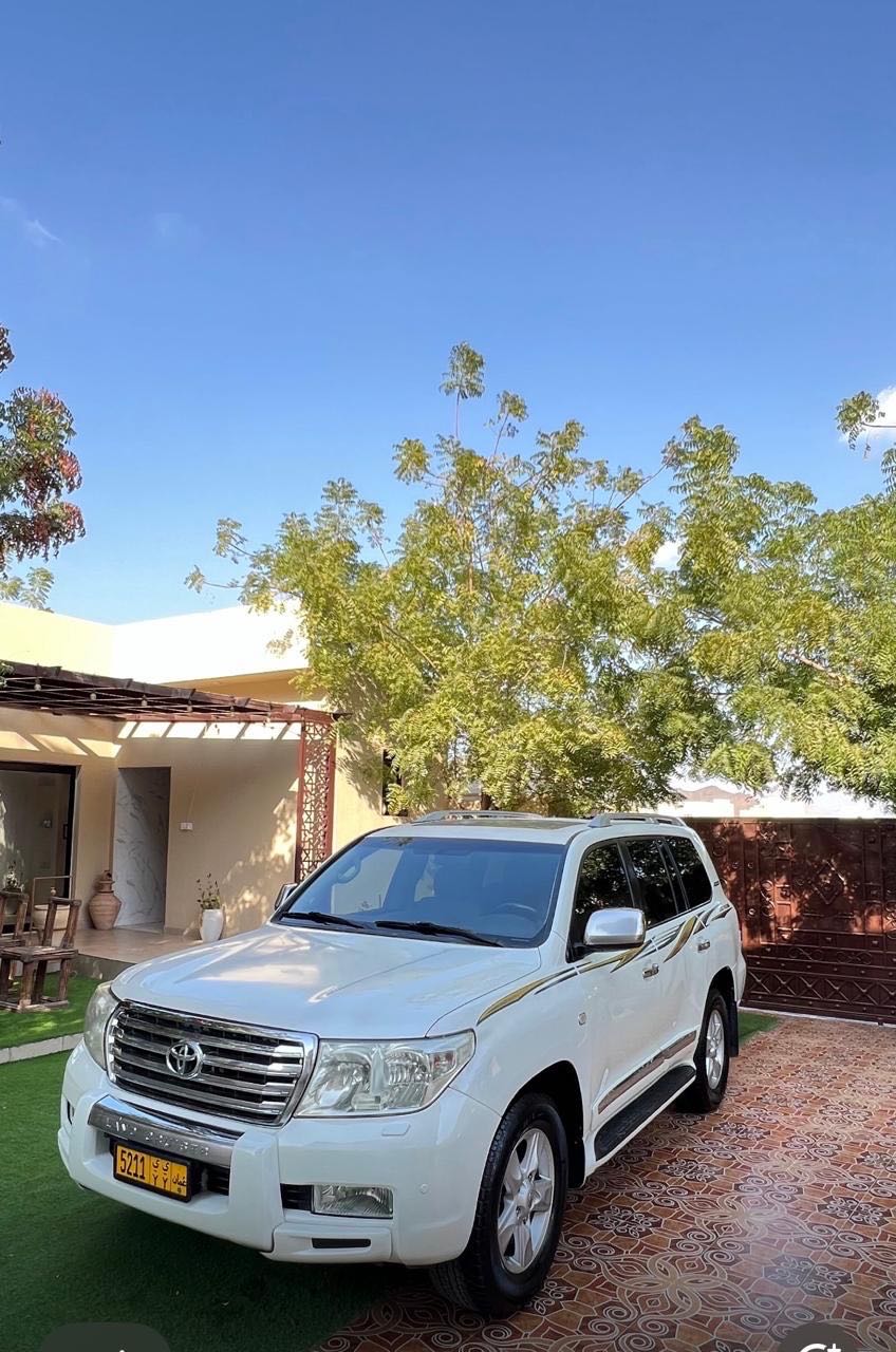 Car Image 2011 TOYOTA LAND CRUISER VX.R
