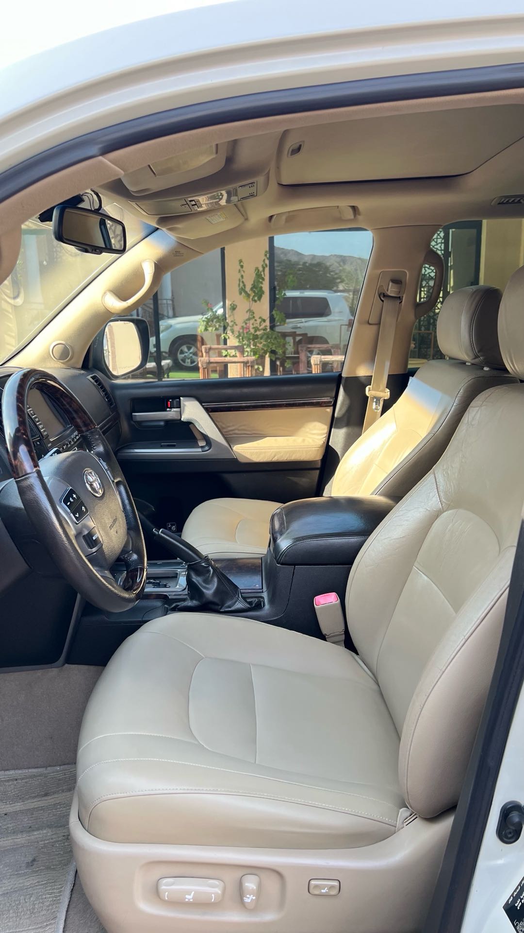 Car Image 2011 TOYOTA LAND CRUISER VX.R
