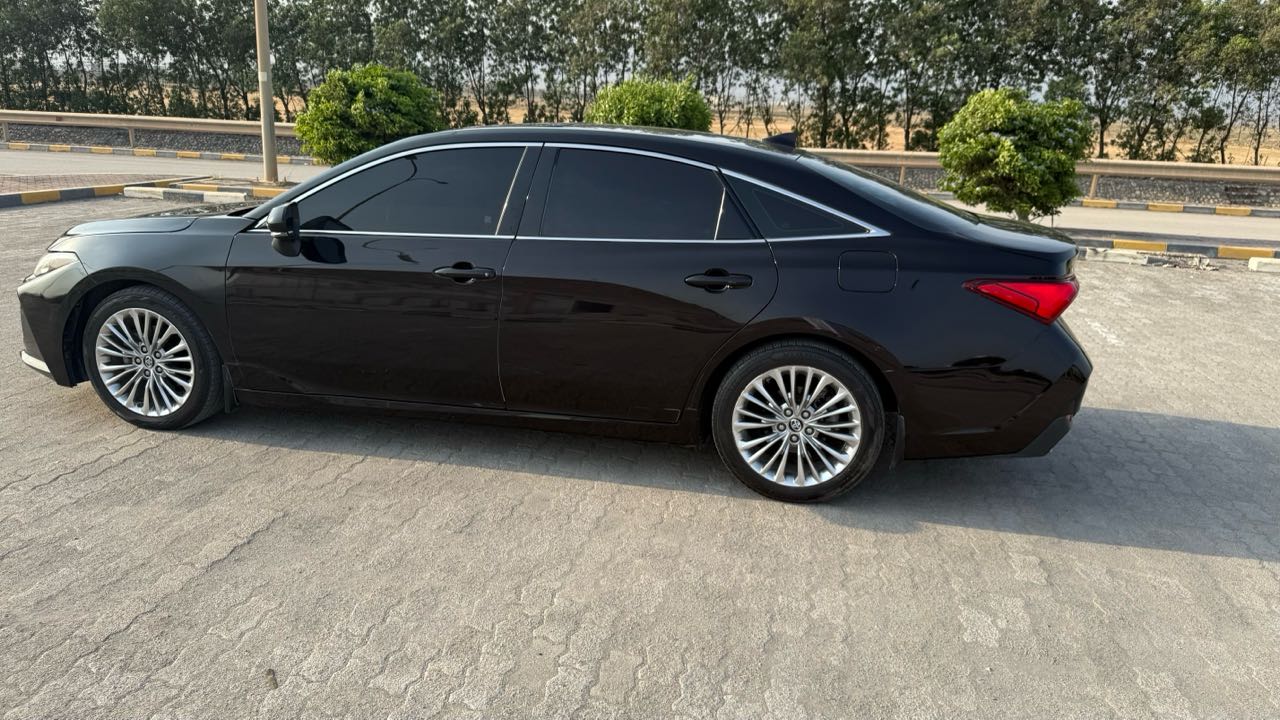 Car Image 2019 TOYOTA AVALON LIMITED
