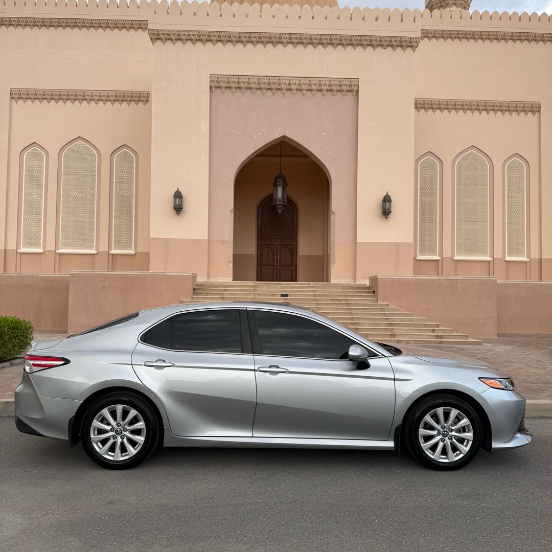 Car Image 2018 TOYOTA CAMRY LE