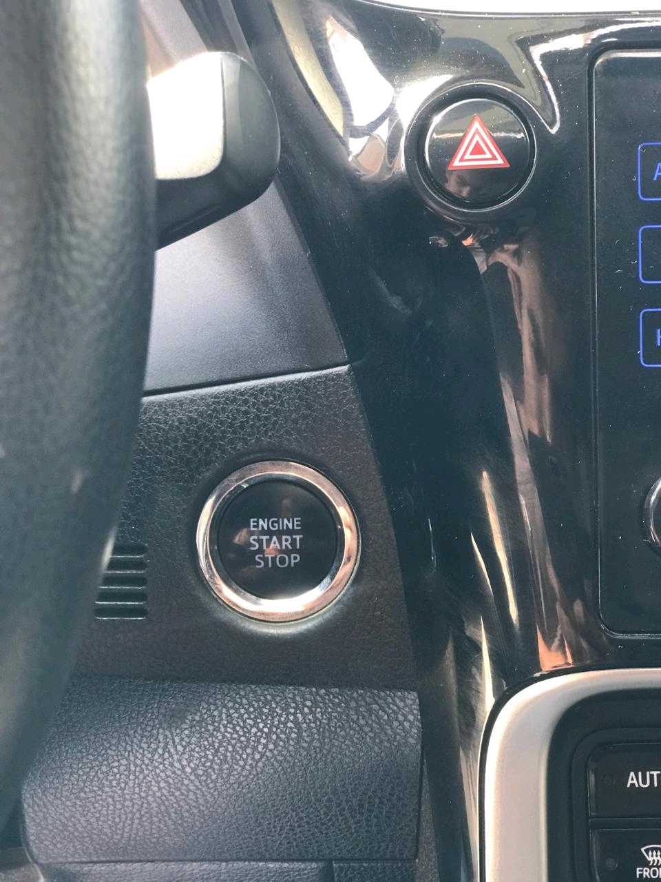 Car Image 2017 TOYOTA COROLLA SE