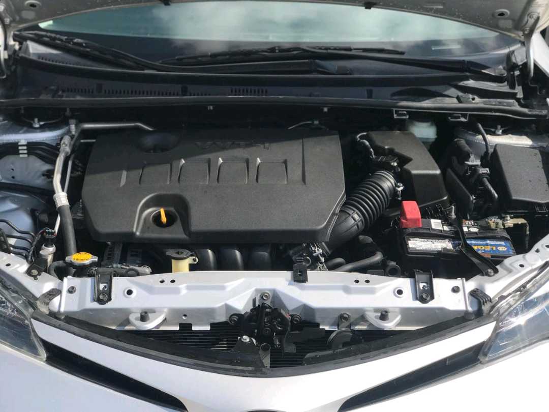 Car Image 2017 TOYOTA COROLLA SE