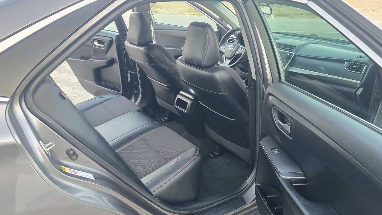 Car Image 2017 TOYOTA CAMRY SE
