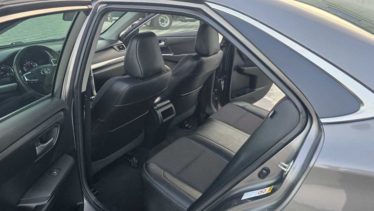 Car Image 2017 TOYOTA CAMRY SE