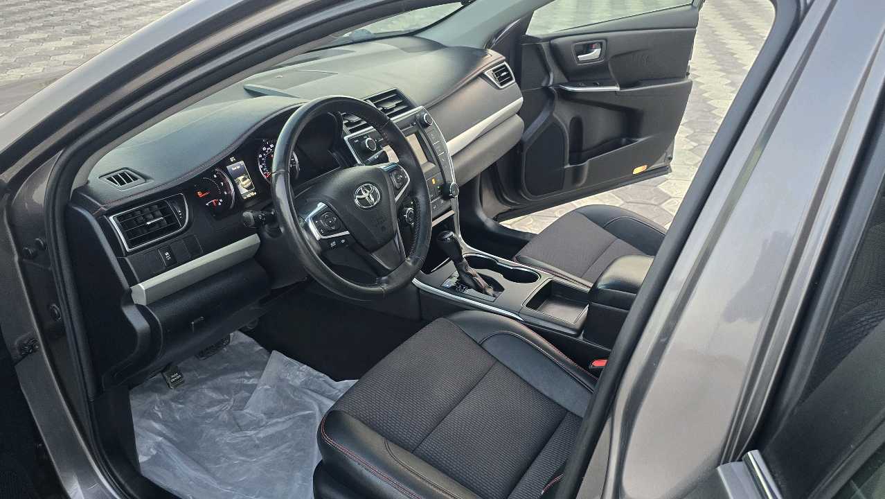Car Image 2017 TOYOTA CAMRY SE