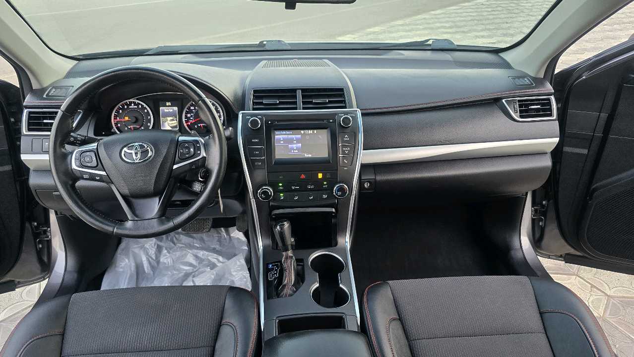 Car Image 2017 TOYOTA CAMRY SE