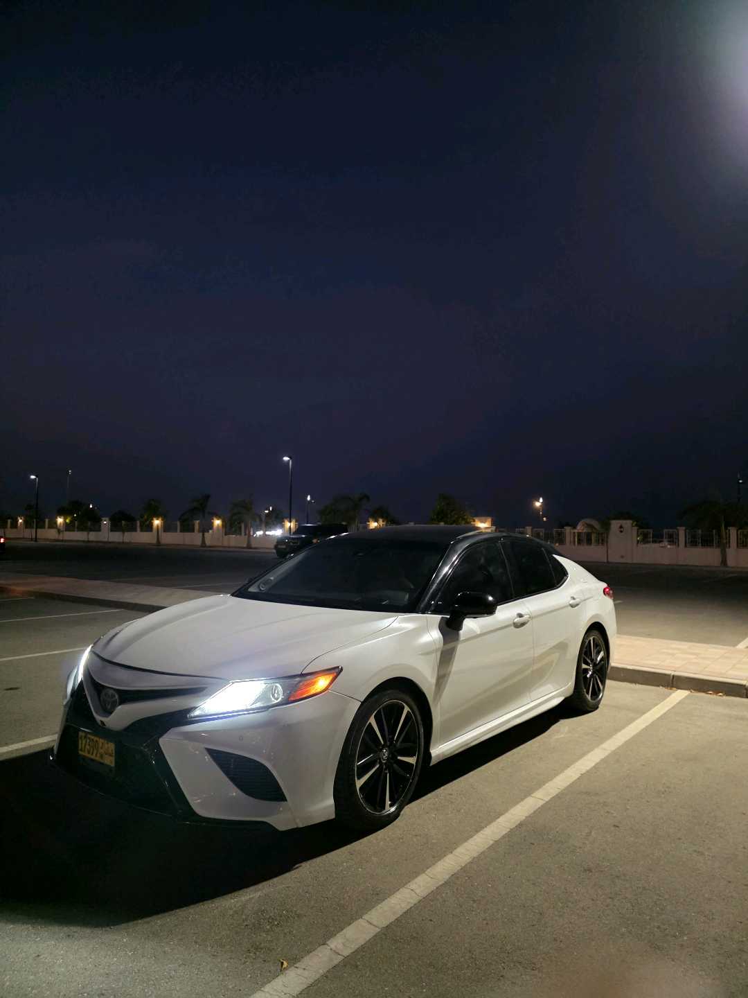 Car Image 2018 TOYOTA CAMRY XSE