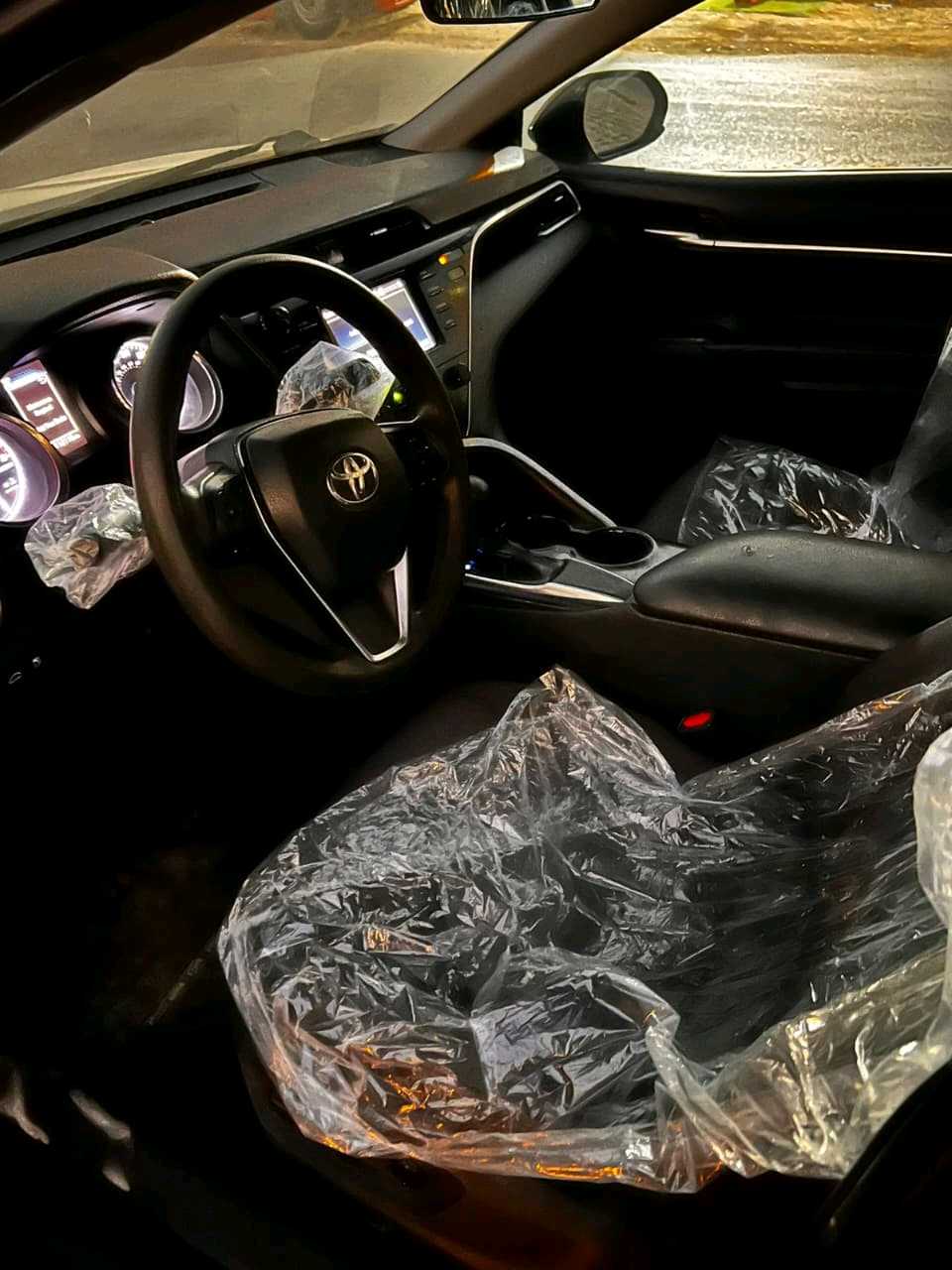 Car Image 2018 TOYOTA CAMRY LE