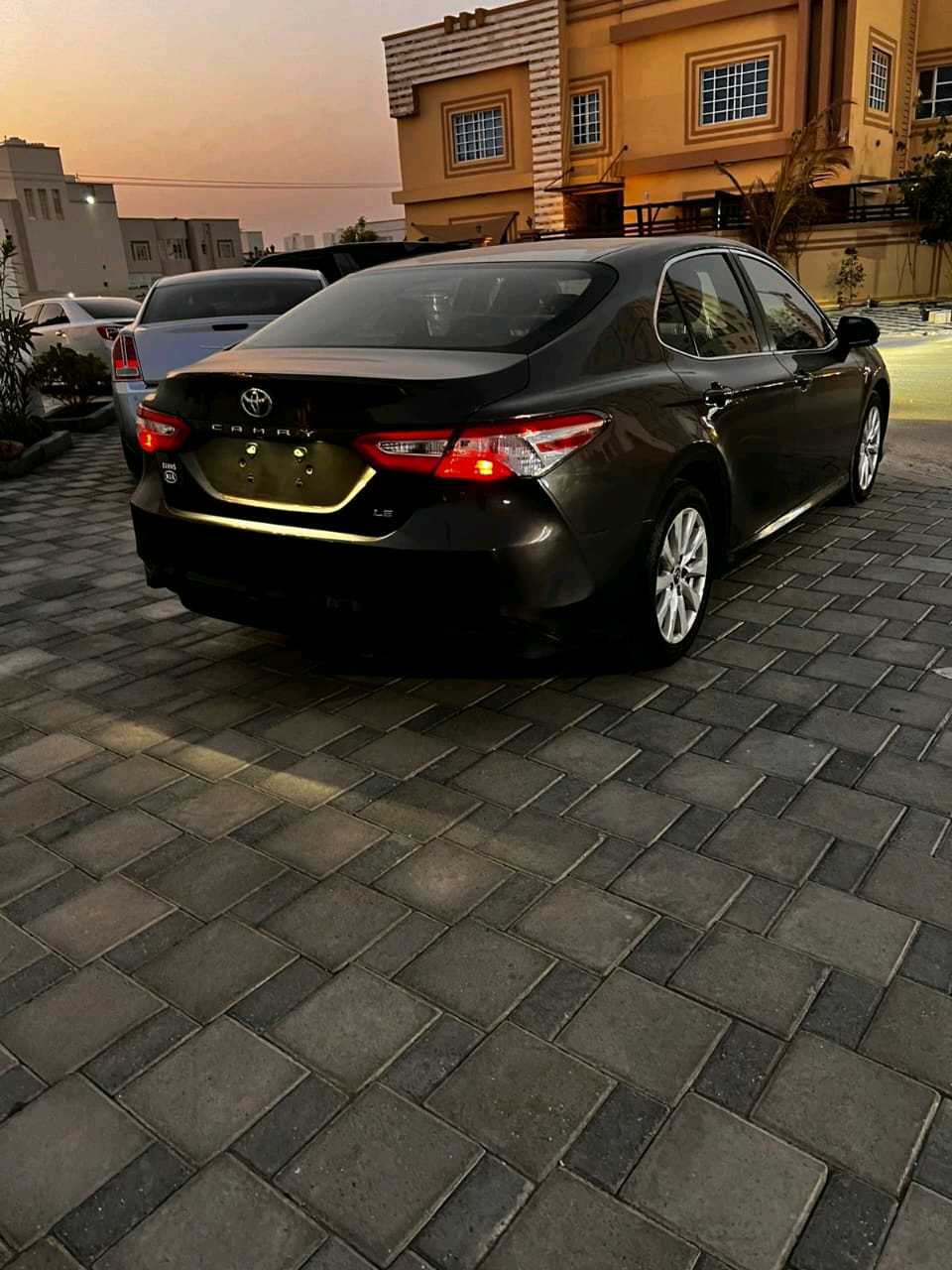 Car Image 2018 TOYOTA CAMRY LE
