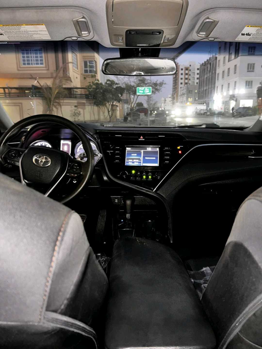 Car Image 2018 TOYOTA CAMRY LE