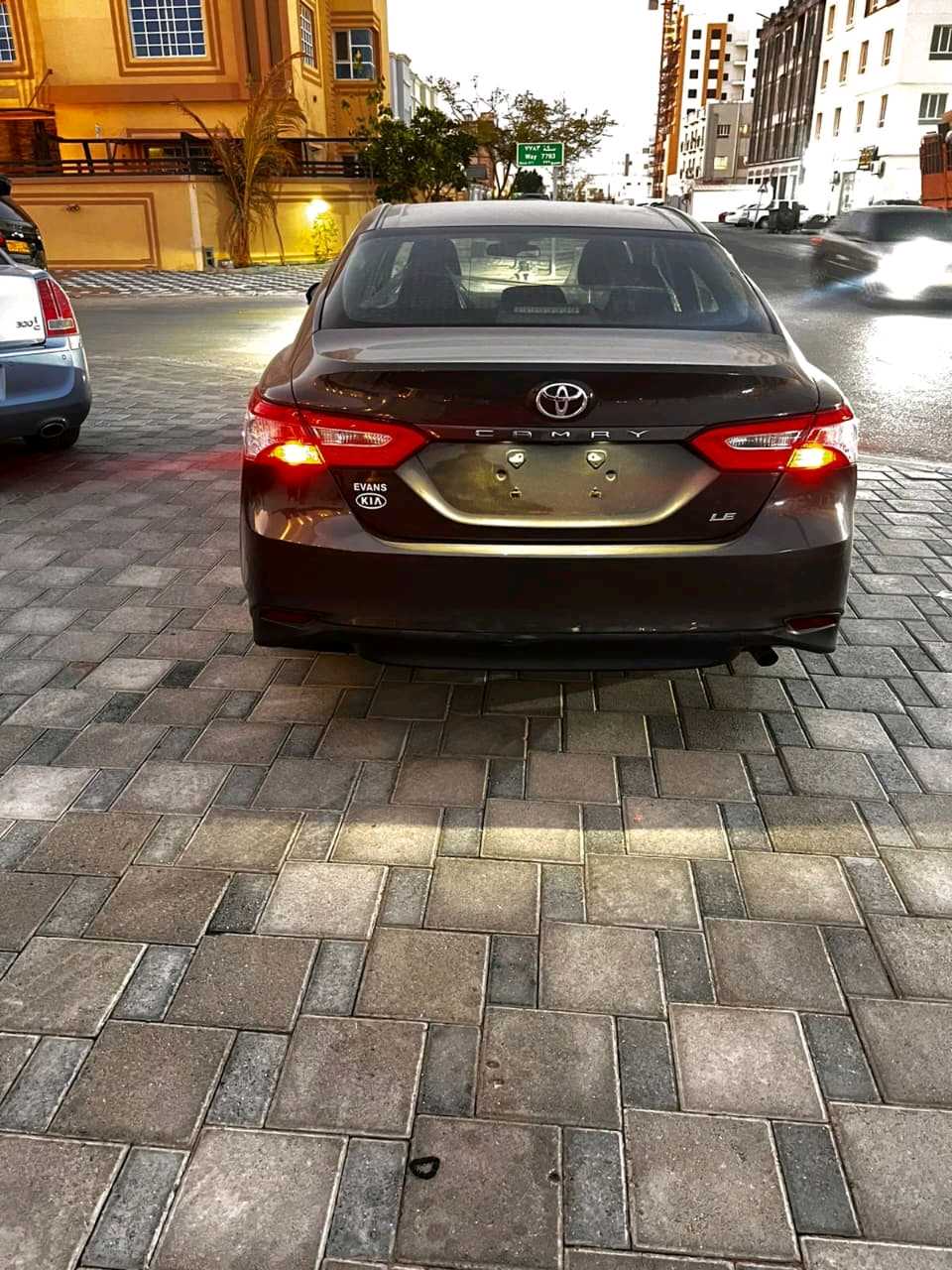 Car Image 2018 TOYOTA CAMRY LE