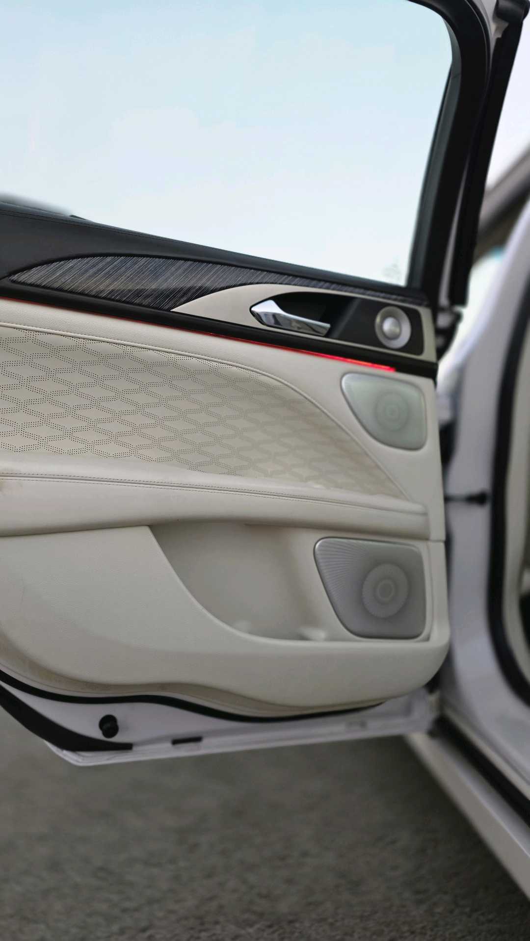 Car Image 2017 LINCOLN MKZ 