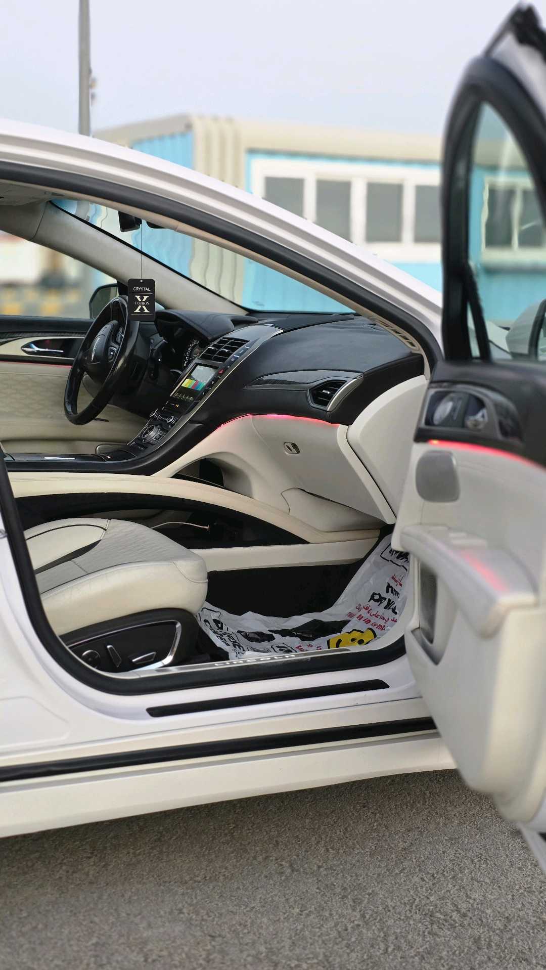 Car Image 2017 LINCOLN MKZ 