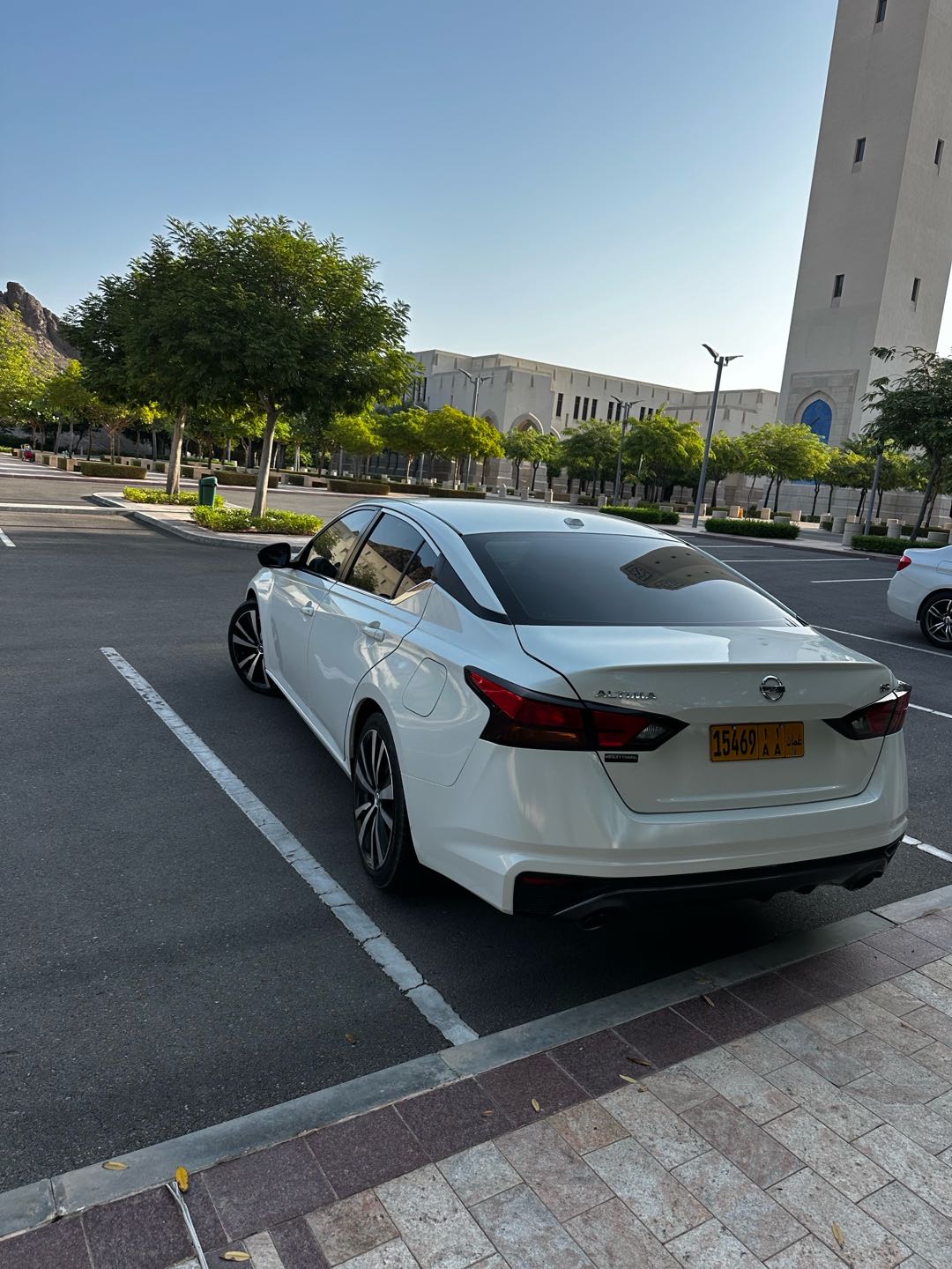 Car Image 2019 NISSAN ALTIMA SR
