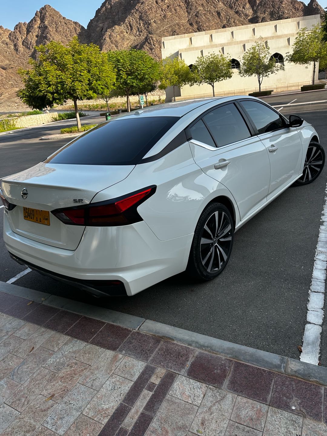 Car Image 2019 NISSAN ALTIMA SR