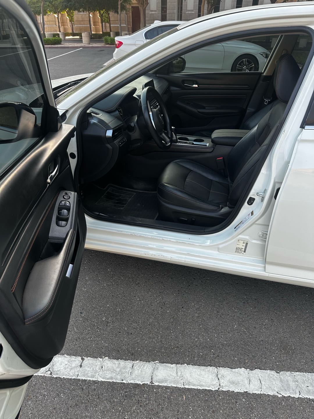Car Image 2019 NISSAN ALTIMA SR