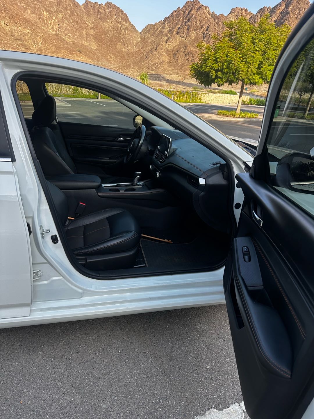 Car Image 2019 NISSAN ALTIMA SR