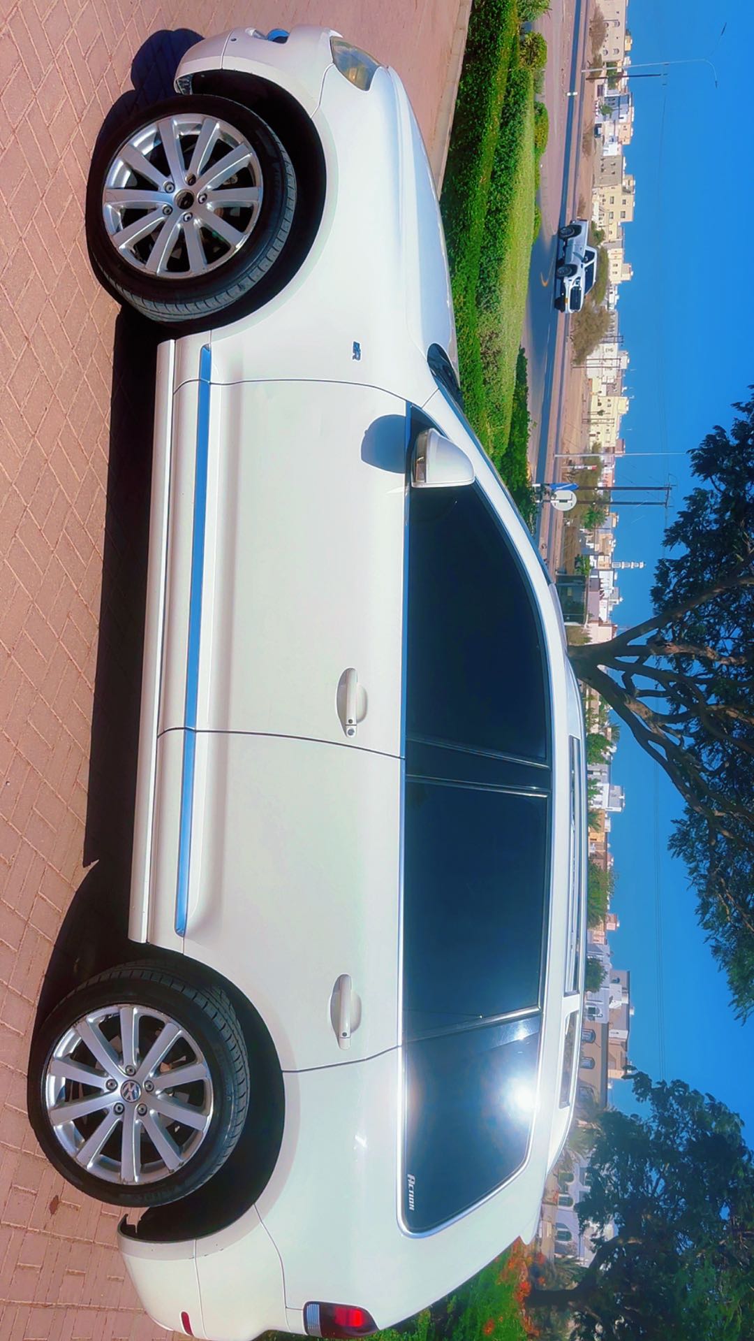 Car Image 2010 VOLKSWAGEN TOUAREG 