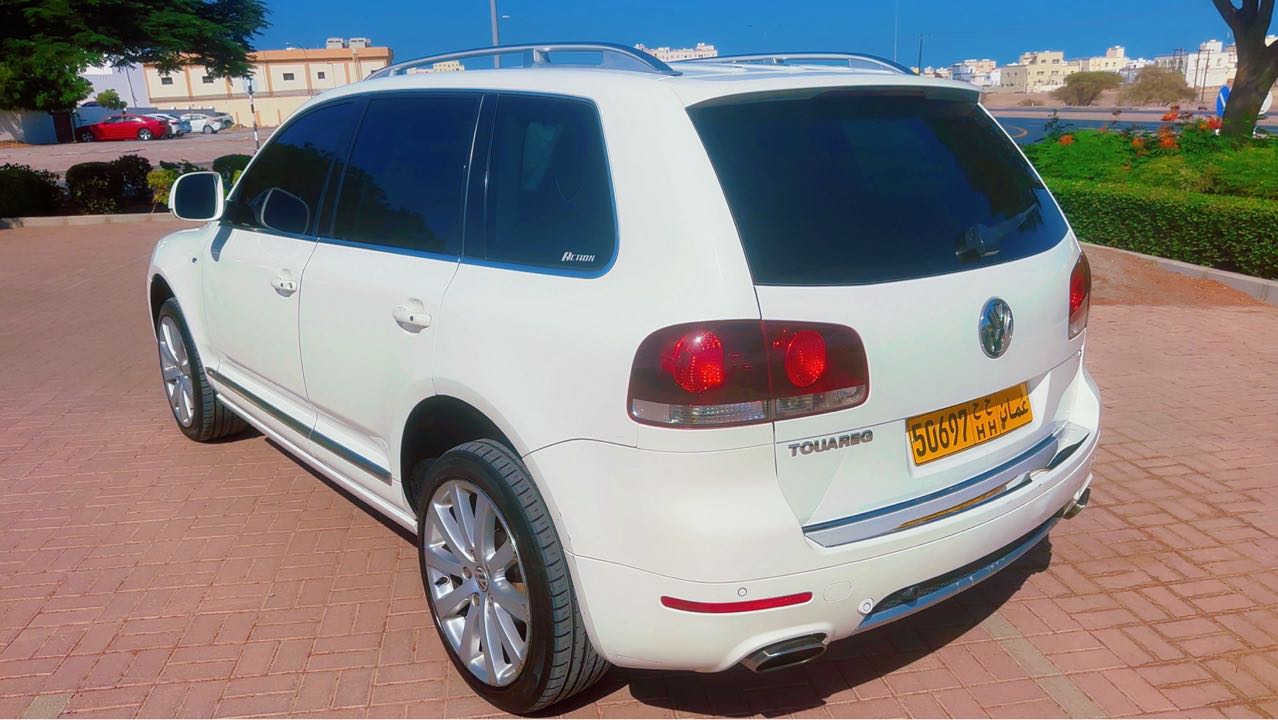 Car Image 2010 VOLKSWAGEN TOUAREG 