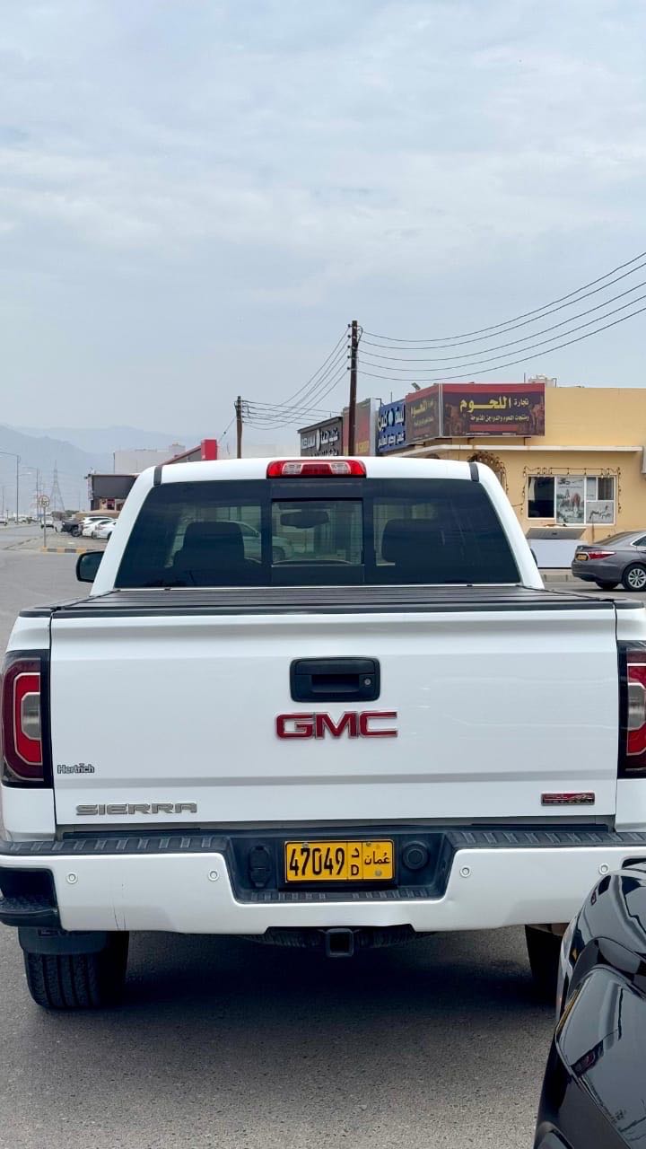 Car Image 2016 GMC SIERRA Base