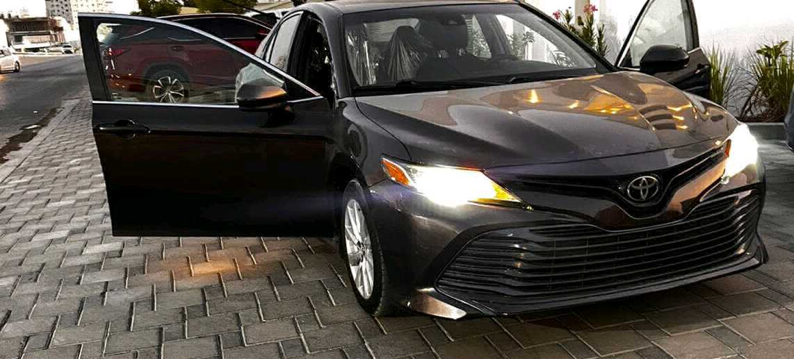 Car Image 2018 TOYOTA CAMRY LE