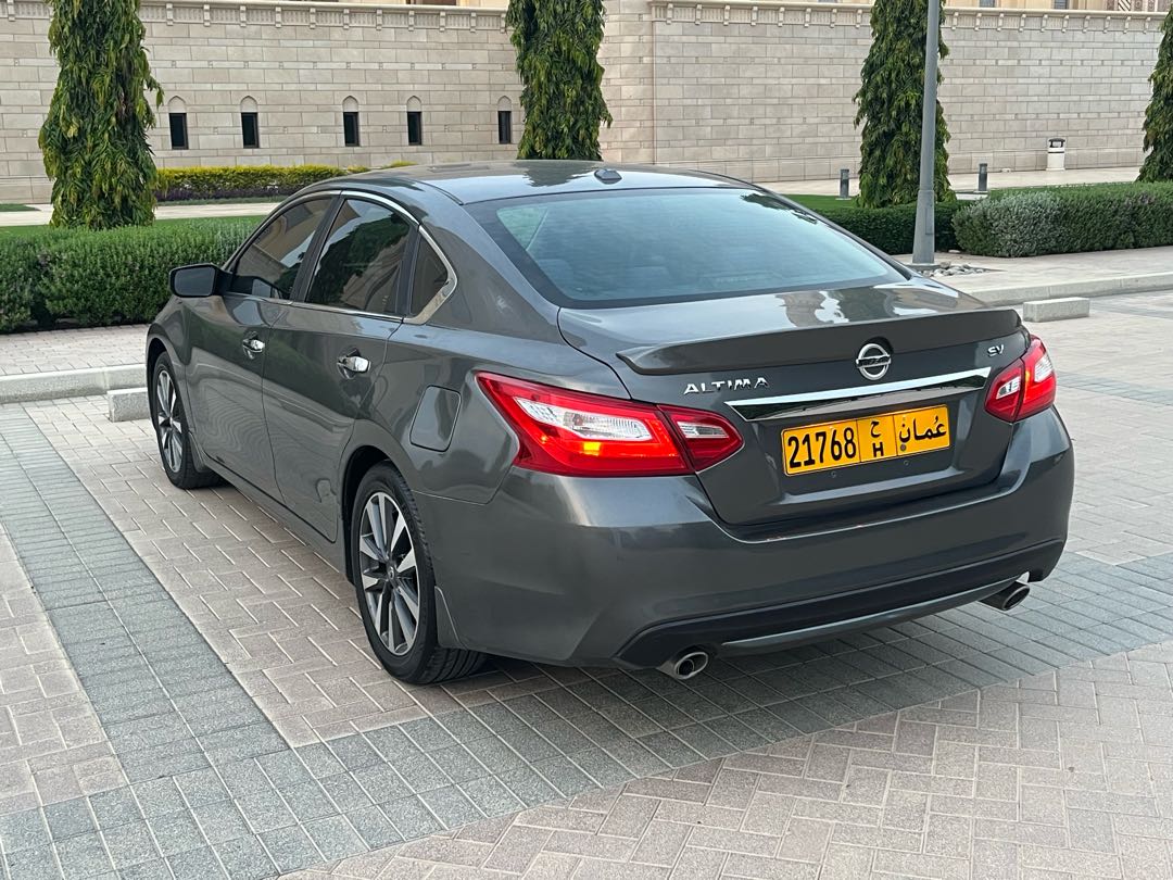Car Image 2017 NISSAN ALTIMA SV