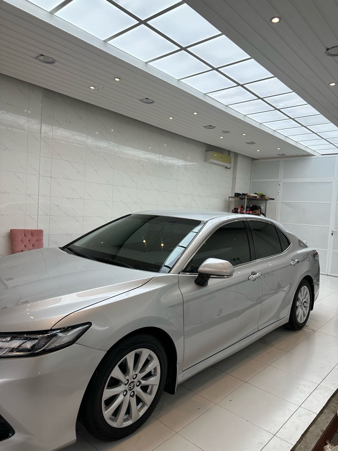 Car Image 2019 TOYOTA CAMRY LE