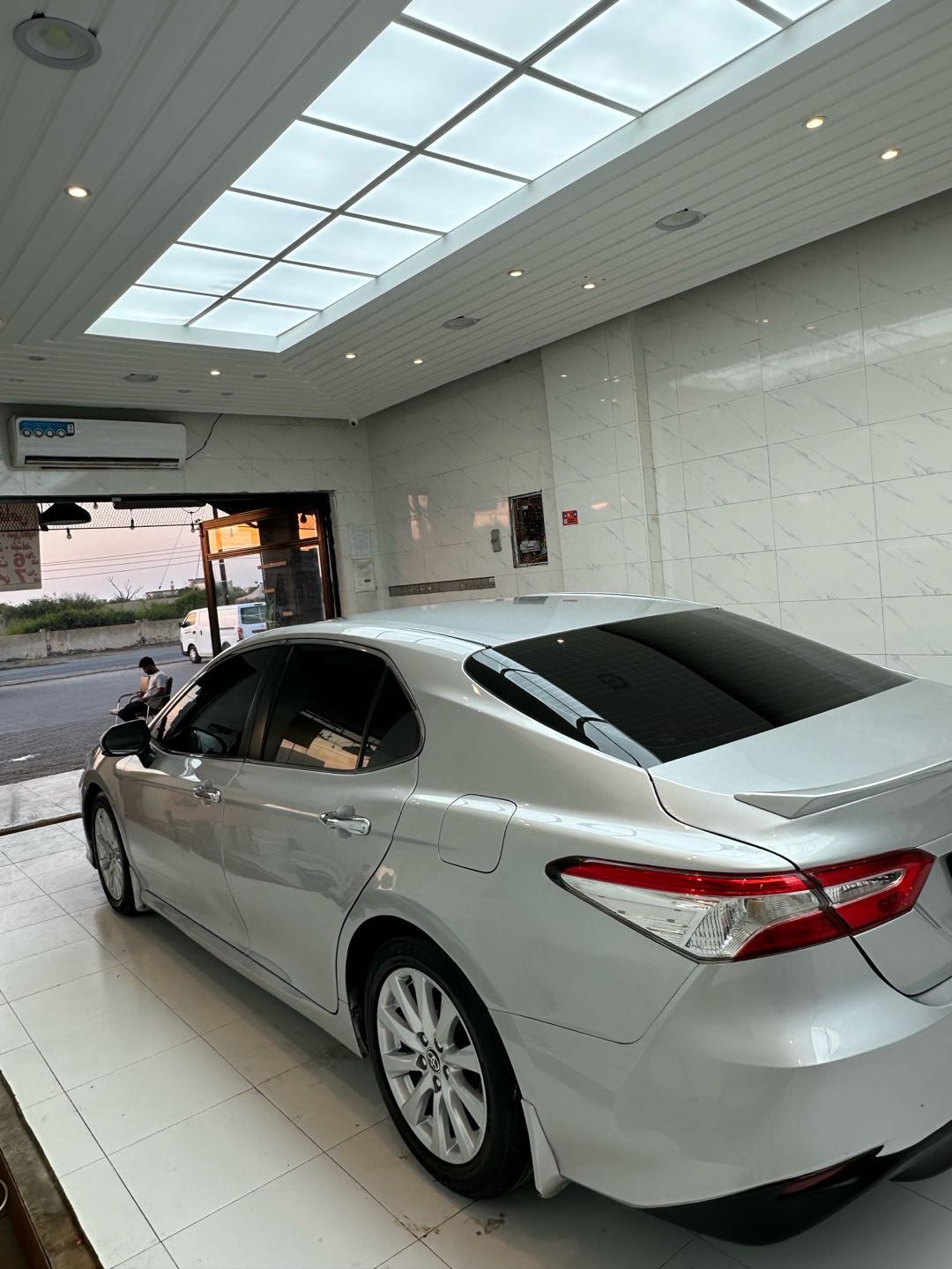 Car Image 2019 TOYOTA CAMRY LE