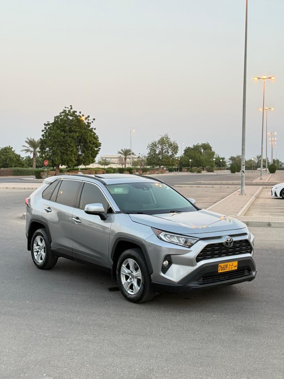 Car Image 2020 TOYOTA RAV4 XLE
