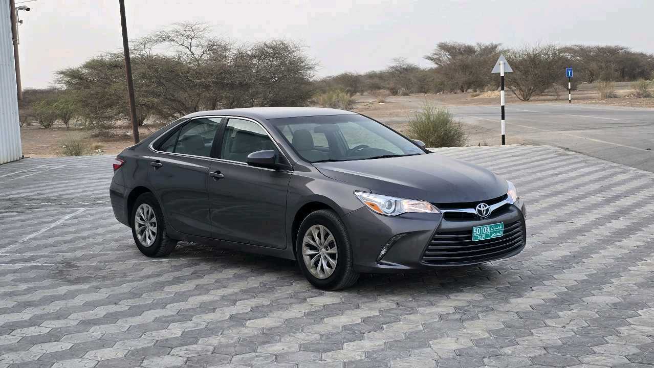 Car Image 2017 TOYOTA CAMRY LE