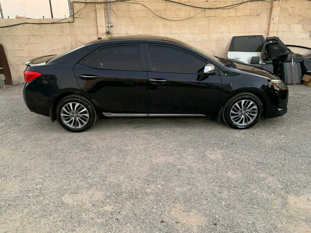 Car Image 2017 TOYOTA COROLLA LE